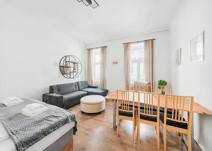2-bedroom Near Center *